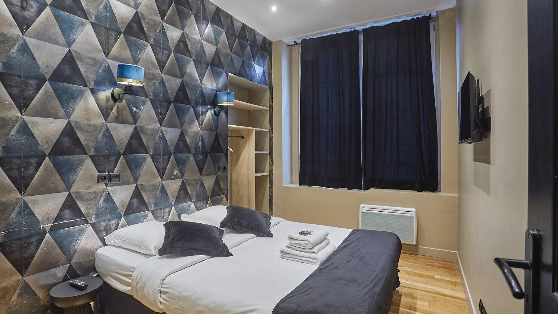 Apartment Center Of Paris By Studio Prestige