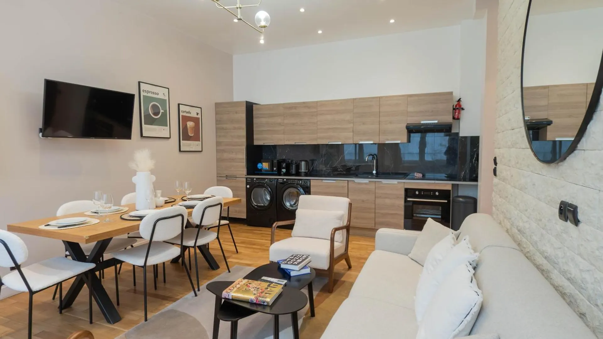 Apartment Center Of Paris By Studio Prestige